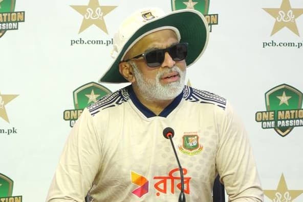 Hathurusingha unfazed by Bangladesh political shift, committed to coaching contract