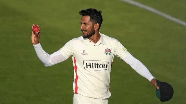 Hasan Ali signs new contract with English club Warwickshire
