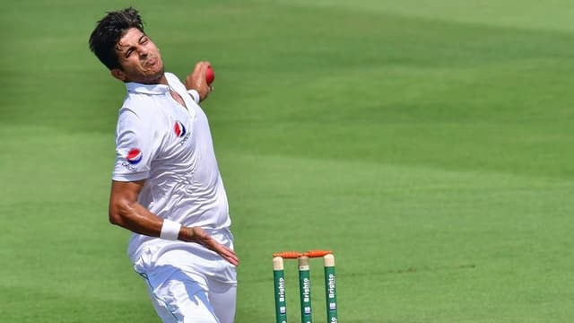 Mir Hamza joins Warwickshire for 2 County Championship matches