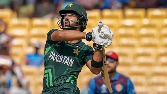 Pakistan finally hit first six in the powerplay after 1168 balls