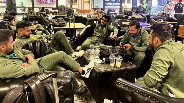 Pakistan Test team leaves for Australia tour