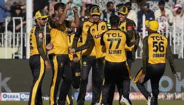 Peshawar beats Lahore, eliminates Karachi Kings from PSL playoffs