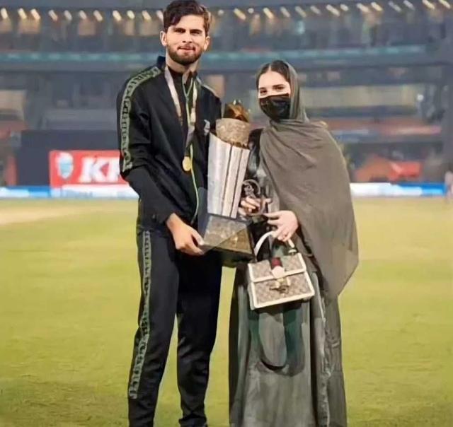 Shaheen Afridi's, wife Ansha poses with PSL 2023 trophy
