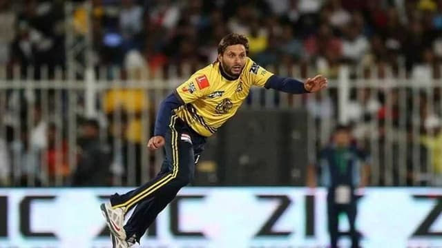 Afridi represent to Zalmi in exhibition match against Gladiators