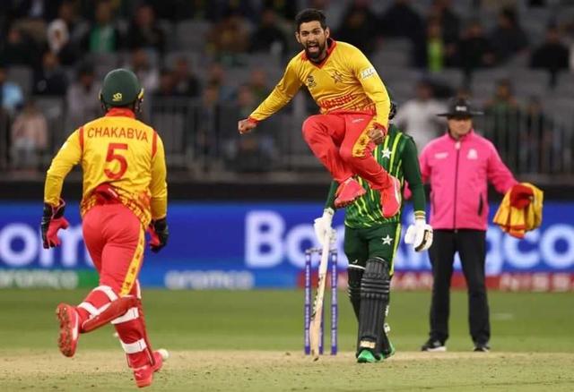 Zimbabwe upset Pakistan with dramatic 1-run win in last ball