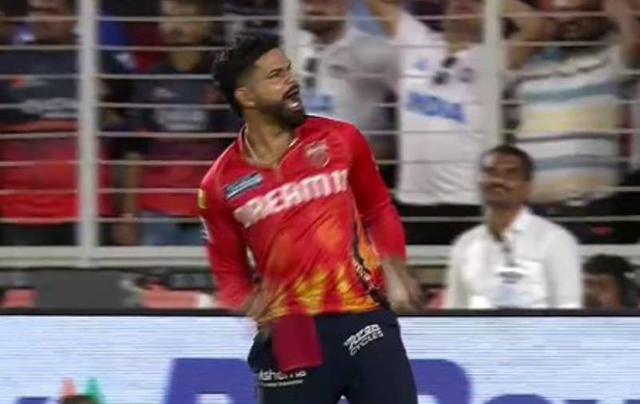IPL 2025: Shreyas Iyer silences RCB crowd with a stunning catch to dismiss Philip Salt